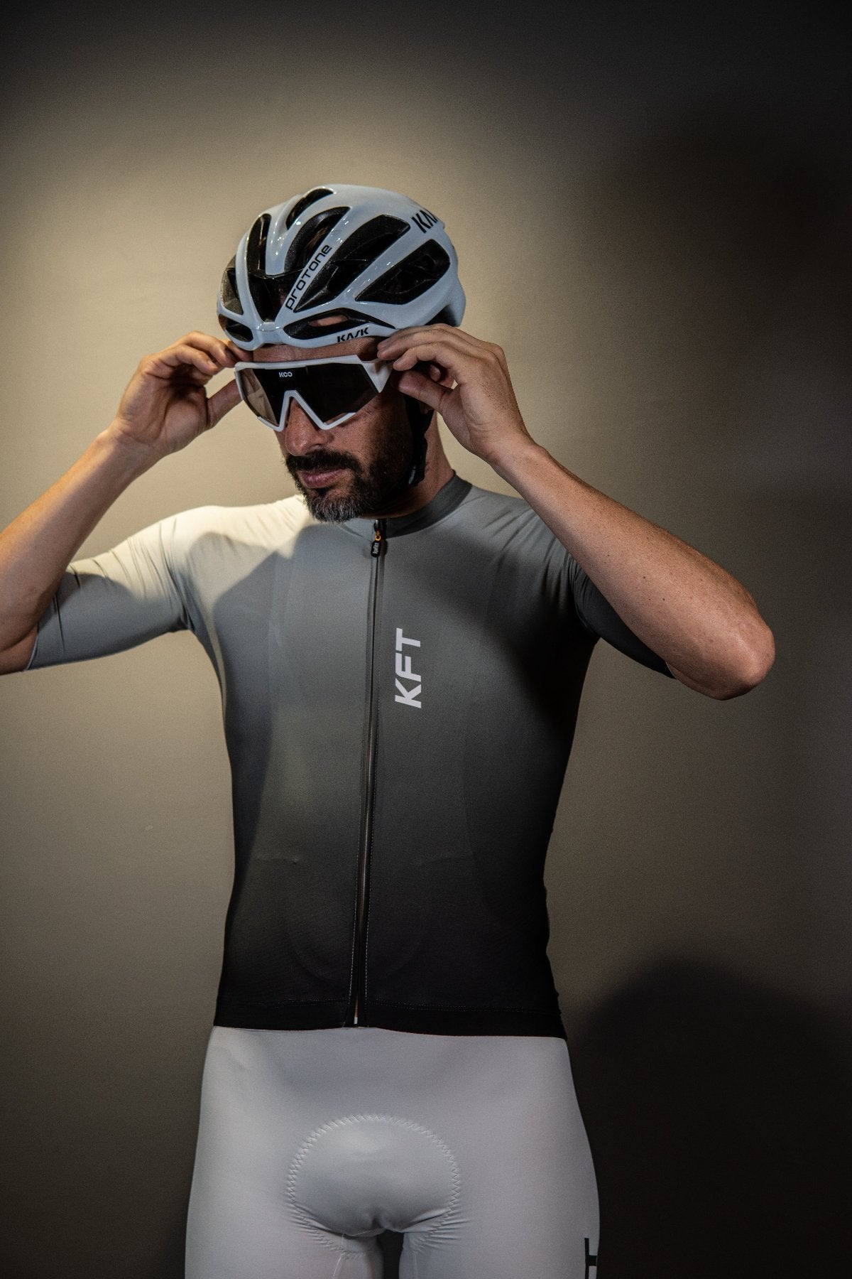 Jersey Basico Gris Slim MC Hombre