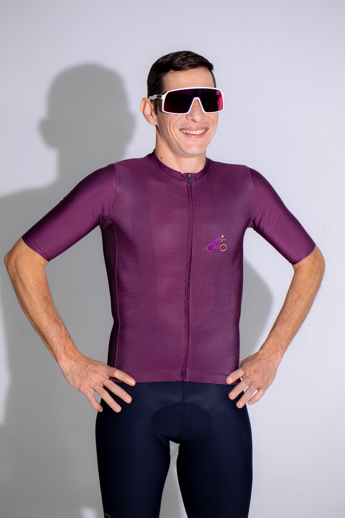 MEN'S BASIC SHORT-SLEEVED JERSEY WITH GRAPE AND Iridescent LOGO