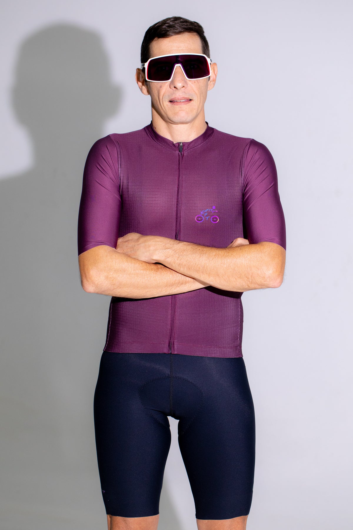 MEN'S BASIC SHORT-SLEEVED JERSEY WITH GRAPE AND Iridescent LOGO