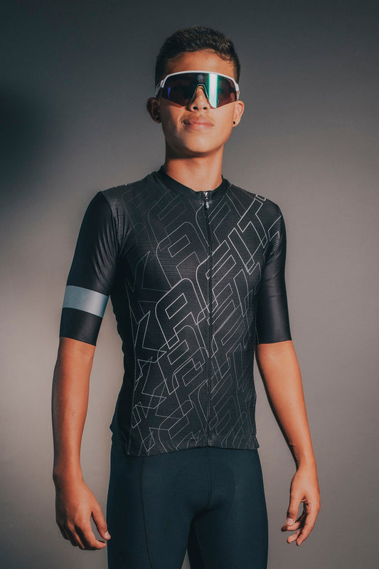 MC MORPHO BLACK BASIC SWEATER FOR MEN