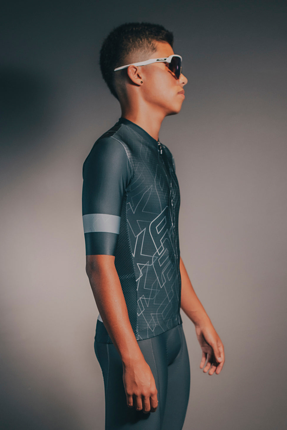 MC MORPHO GREY BASIC SWEATER FOR MEN